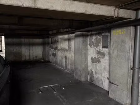 location – double parking en enfilade – rue saint-lazare (paris)