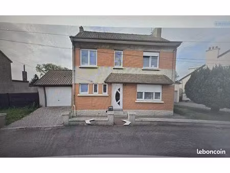 loue maison individuelle 3 chambres et 1 bureau