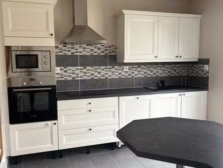 maison semi-mitoyenne 95 m² – 3 chambres – garage et jardin