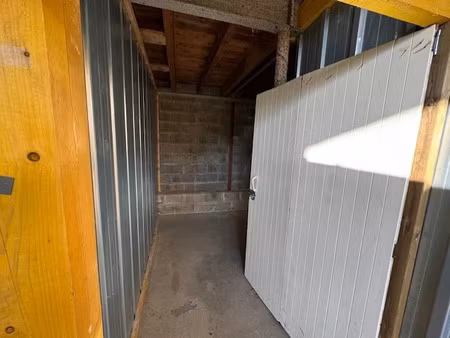 location locaux professionnels 13.75 m² à montmorillon (86500)  85 €