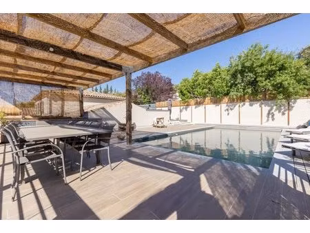 maison de 6 pièces de 217 m² à grambois