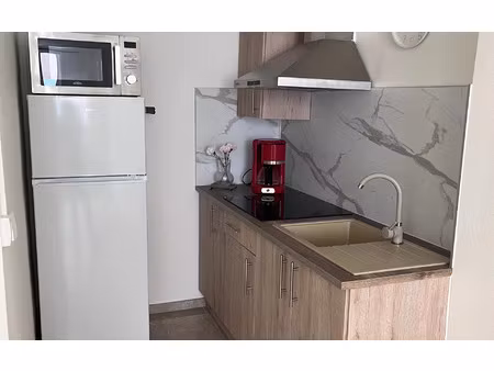 location appartement  m² t-2 à gréoux-les-bains  580 €