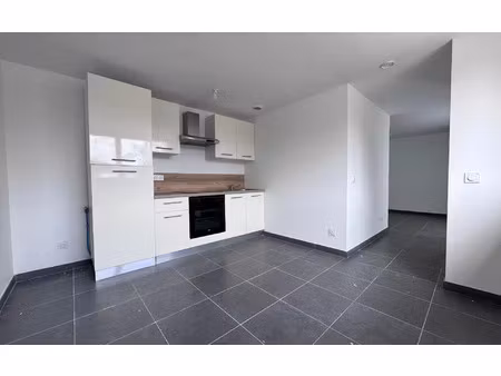 location appartement  m² t-1 à pérenchies  537 €