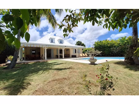location maison  150 m² t-6 à baie-mahault  3 000 €