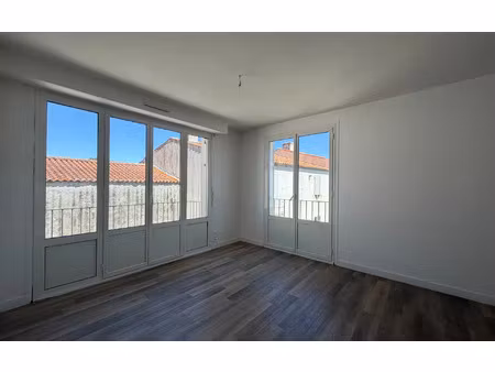 location appartement  81.05 m² t-4 à angoulins  985 €