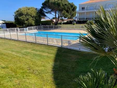 t2 dans résidence avec piscine