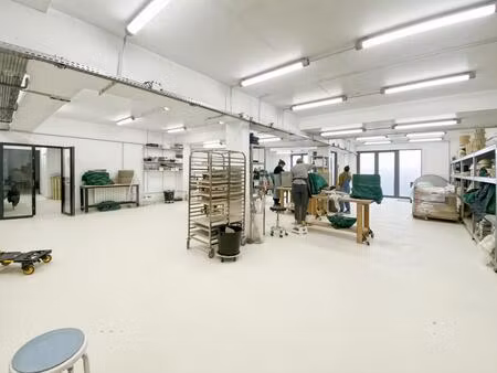 local commercial vendu occupé au sein d'un immeuble neuf