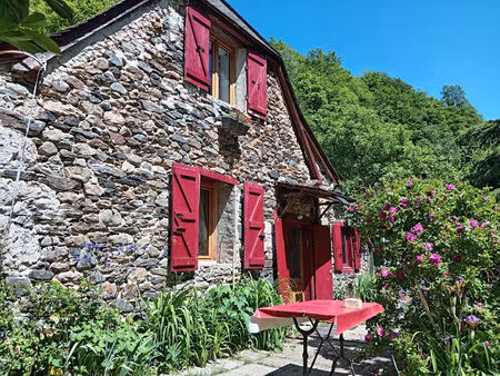 maison en pierre cadre idylique