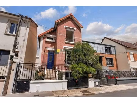 coup de cœur – charmante maison des années 30 avec son havre de verdure à colombes