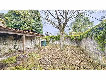 plateau brut avec beau potentiel en plein bourg