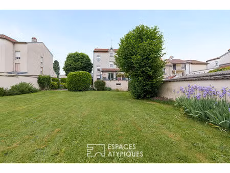maison de ville années 30 et son écrin de verdure