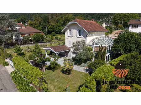 villa de caractère 251 m2 habitables piscine intérieure