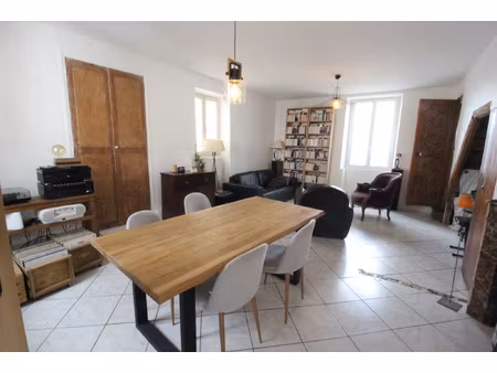 charmante maison de ville de 92 6 m2 avec 3 chambres  cave 