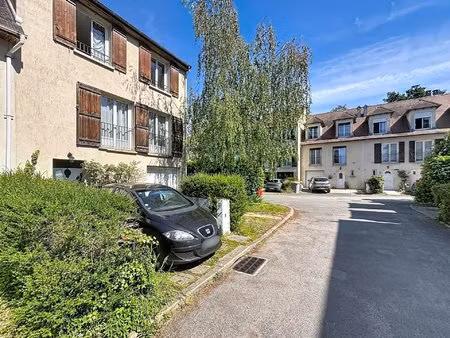 maison 5 pieces principales et petit jardin