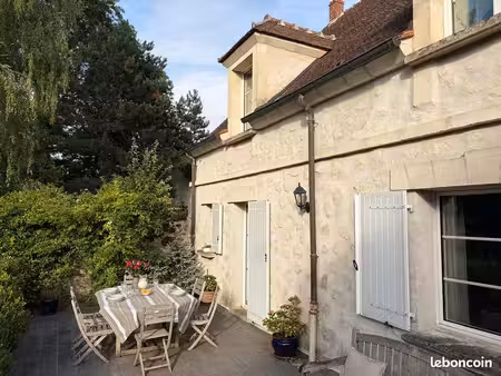 maison 8 pièces 235 m²