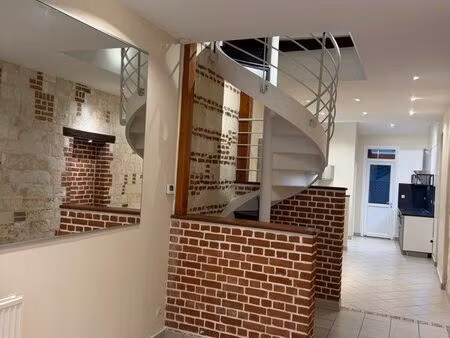a louer maison arras   800.00 hors charges + 15.00 « taxes ordures ménagères « entièrement