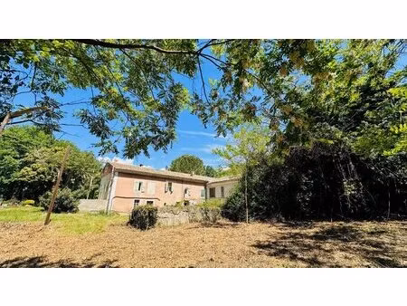 ferme a renover 500m² en totalite 3 habitations dont 1 maison independante de 90m² terrain
