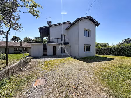 vente maison 11 pièces  200.00m²  pau