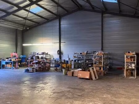 location entrepôt pourrieres 83910 335m²