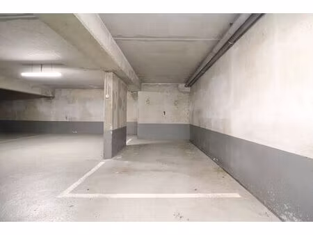 parking / box