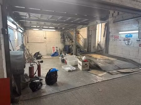 paris 16ᵉ – rue lauriston – double box avec pont élévateur  borne de recharge et espace de
