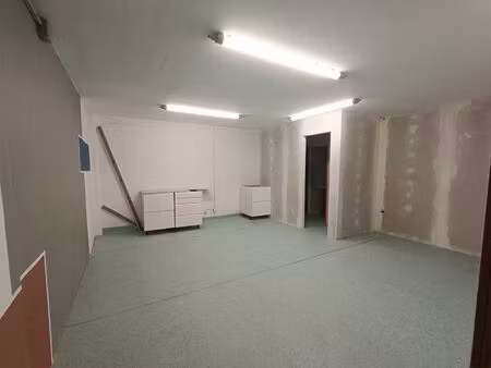 location local d'activité  30.95m²  carqueiranne