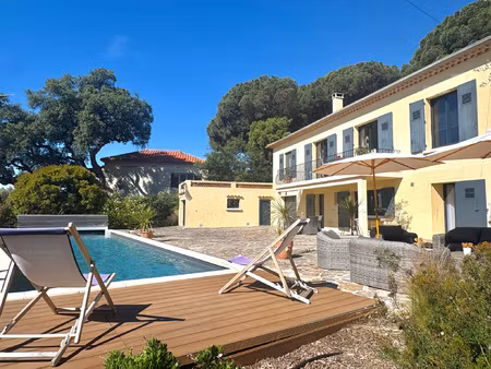 grande maison rénovée avec piscine