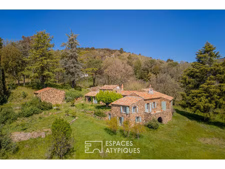 domaine avec 2 habitations indépendantes  400 m² sur 10 hectares au calme