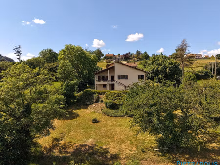 maison sur sous-sol complet édifiée sur une parcelle de terrai