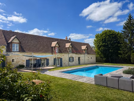 maison familiale en parfait état avec piscine chauffée et vu