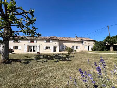 ancien corps de ferme de 227m² avec dépendances valence en poitou.