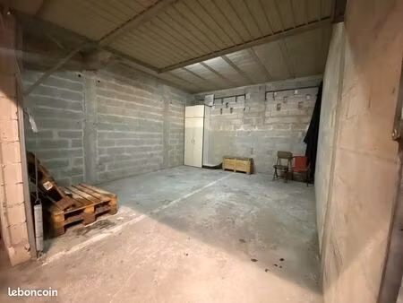 a louer box fermé 25 m2