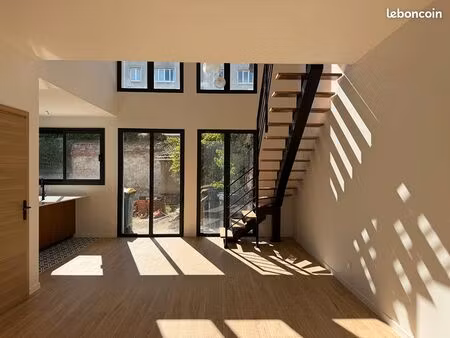loft/atelier/surface 4 pièces 85 m²