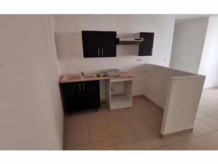 location appartement  m² t-3 à tarascon  657 €