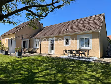 coup de coeur pour ce beau pavillon situé proche des écoles et des commodités de oizé !