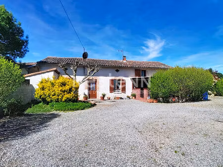a vendre - saint-clar-de-riviere - maison de caractère avec dépendance et fort potentiel