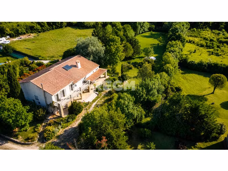 propriété familiale avec dépendance 368 m2