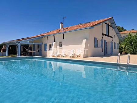 maison landaise avec piscine et vue pyrénées proche orthez 7 pièce(s) 208m²
