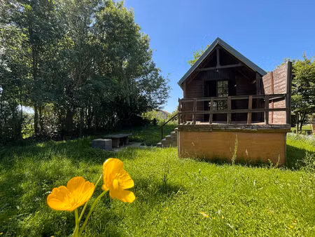 chalet sur un terrain de loisirs en bord de sarthe !