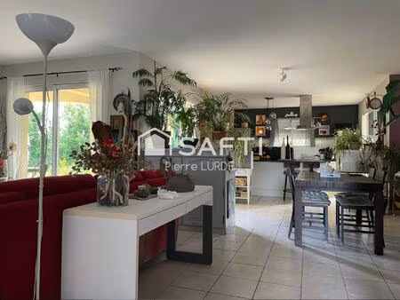 villa de 150 m2 avec double garage et piscine