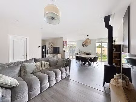 maison de luxe en vente à communay  france