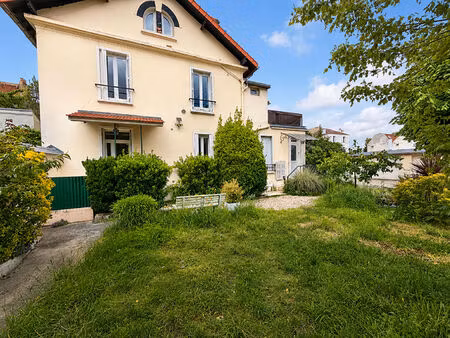 rue jean jaurès gare des vallées duplex avec jardin