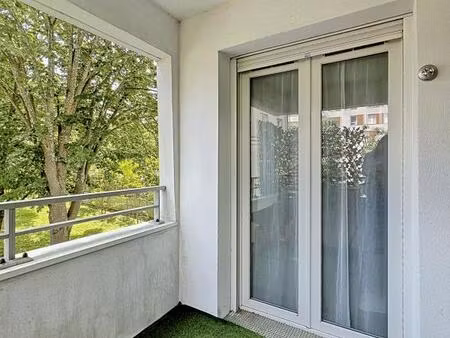appartement 3 pièces avec balcon et place de parking