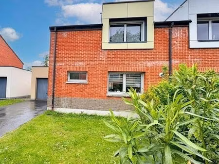 a vendre maison semi-individuelle de 2016 avec garage / jardin / 3 chambres