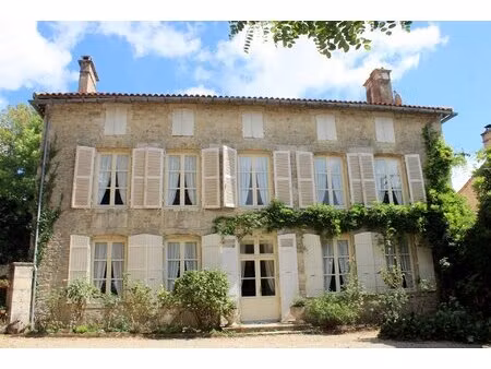 manoir du 18ème siècle avec piscine et maison d'amis