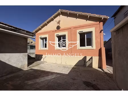 aiguerelles-maison a renover avec 60 m2 d'annexes sur un terrain