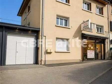 location commerce frontonas 156 m²