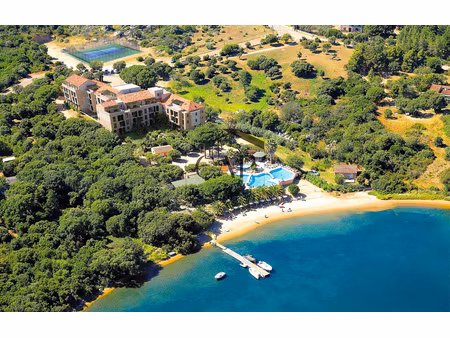 prix remisé : t3c avec terrasse résidence de standing en bord de mer – investissement attr