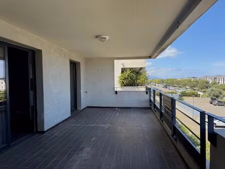 t3 centre ville - terrasse couverte 35 m² à borgo