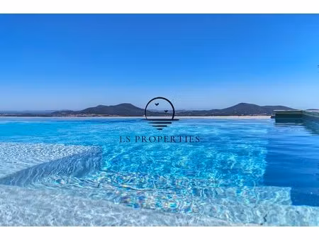 villa récente avec vue panoramique sur la mer